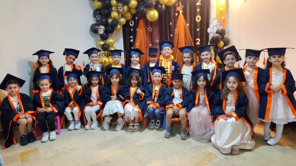 صورة جماعية منشورة لأطفال المدرسة